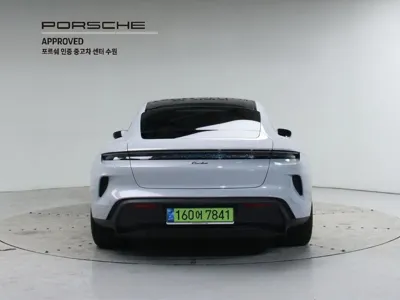 Porsche Taycan 2025, 500 км, за 135447.62 USD