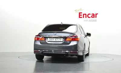 Honda Accord 2017, 311072 км, за 8100.43 USD