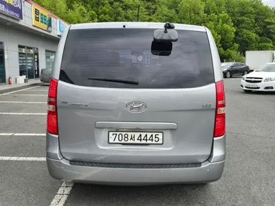 Hyundai Starex 2017, 87600 км, за 7488.17 USD