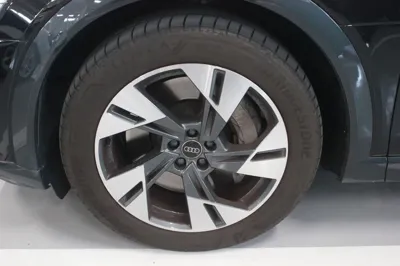 Audi Q8 e-tron 2024, 9270 км, за 51201.26 USD