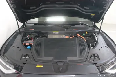 Audi Q8 e-tron 2024, 9270 км, за 50814.36 USD - фото 6