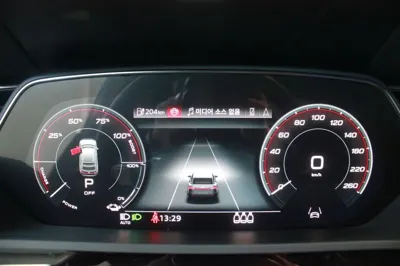 Audi Q8 e-tron 2024, 9270 км, за 50814.36 USD - фото 9