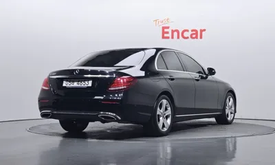Mercedes-Benz E-Class 2018, 83887 км, за 13130.58 USD