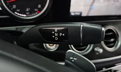 Mercedes-Benz E-Class 2018, 83887 км, за 13130.58 USD - фото 9