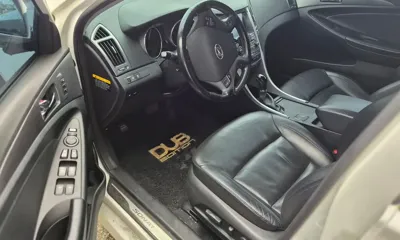 Hyundai Sonata 2014, 121000 км, за 4463.7 USD