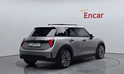 MINI Cooper 2025, 4166 км, за 19827.07 USD - фото 2