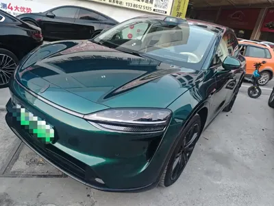智界 Zhijie R7 · 2025 год