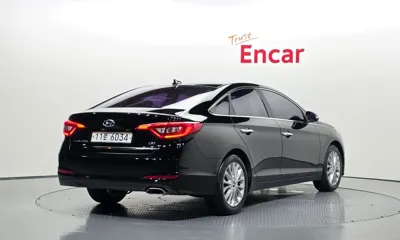 Hyundai Sonata 2015, 97648 км, за 7032.62 USD