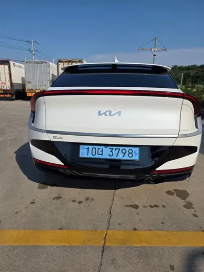 Kia EV6 2025, 25300 км, за 27569.91 USD