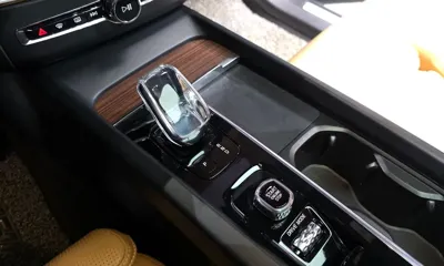 Volvo XC60 2021, 77602 км, за 26688.72 USD - фото 9