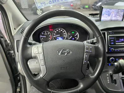 Hyundai Starex 2019, 129590 км, за 9953.17 USD - фото 8