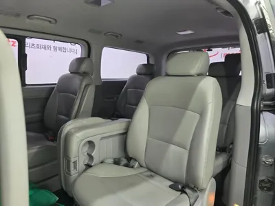 Hyundai Starex 2019, 129590 км, за 9953.17 USD - фото 14
