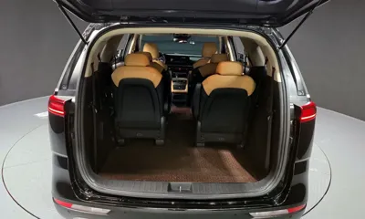 Kia Canival 2023, 74458 км, за 15225.15 USD - фото 20