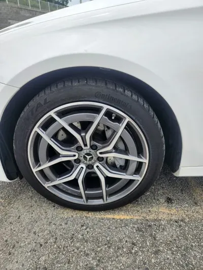 Mercedes-Benz E-Class 2023, 45000 км, за 31180.26 USD