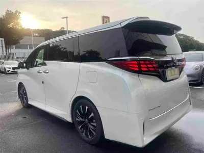 Toyota Alphard 2024, 23000 км, за 130840.17 USD