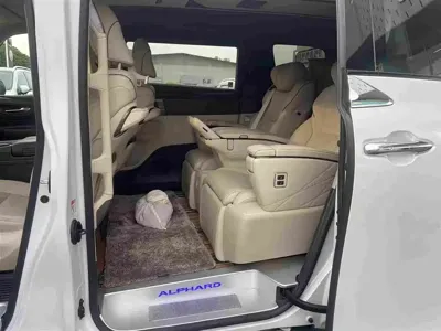 Toyota Alphard 2024, 23000 км, за 130840.17 USD