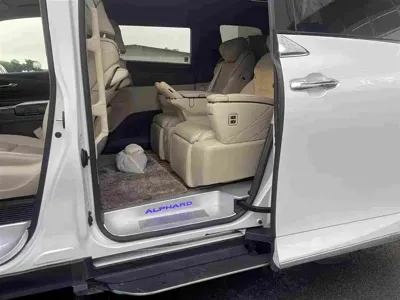 Toyota Alphard 2024, 23000 км, за 130840.17 USD - фото 7