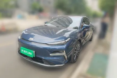 Geely Galaxy Galaxy 8 · 2025 год