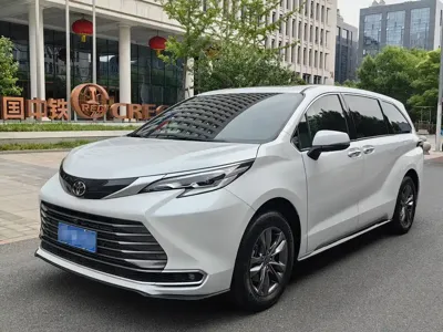 Toyota Sienna · 2026 год
