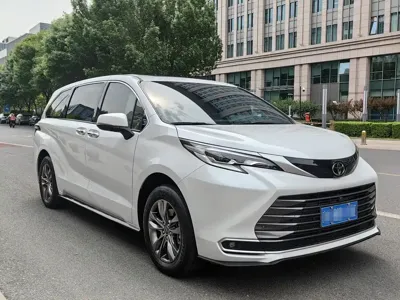 Toyota Sienna 2026, 5000 км, за 45713.82 USD