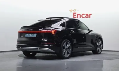 Audi e-tron 2021, 121825 км, за 29666.33 USD