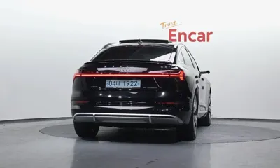 Audi e-tron 2021, 121825 км, за 29666.33 USD