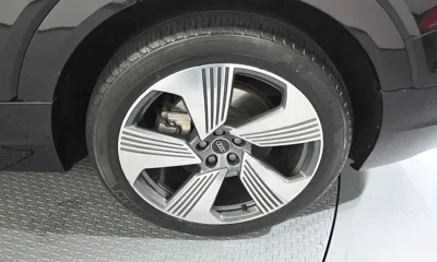 Audi e-tron 2021, 121825 км, за 29666.33 USD