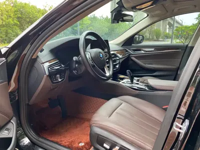 BMW 5 Series 2019, 70000 км, за 18392.82 USD