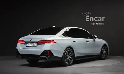 BMW 5-Series 2026, 10065 км, за 61626.45 USD