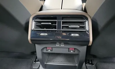 BMW 5-Series 2026, 10065 км, за 61347.37 USD - фото 31