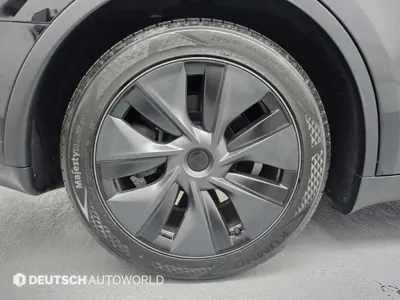 Tesla Model Y 2024, 45154 км, за 27504.27 USD