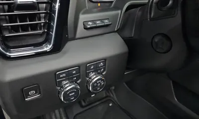 GMC Sierra 2023, 23911 км, за 44849.68 USD - фото 13