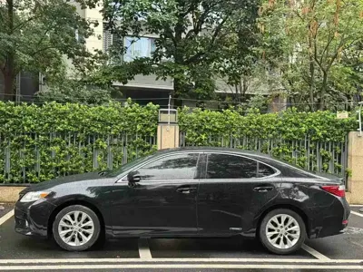 Lexus ES 2014, 250000 км, за 10561.98 USD