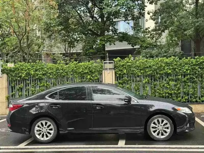 Lexus ES 2014, 250000 км, за 10561.98 USD