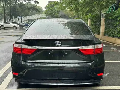 Lexus ES 2014, 250000 км, за 10561.98 USD