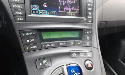 Toyota Prius 2011, 172216 км, за 3610.35 USD - фото 19