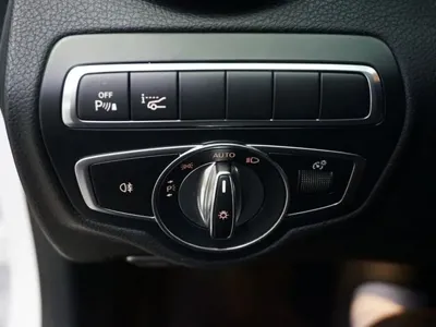 Mercedes-Benz C-Class 2018, 48173 км, за 13088.32 USD - фото 7