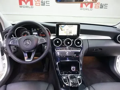 Mercedes-Benz C-Class 2018, 48173 км, за 13088.32 USD - фото 17