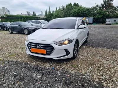 Hyundai Avante 2018, 216916 км, за 2745.25 USD