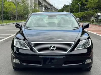 Lexus LS 2007, 290000 км, за 15891.39 USD
