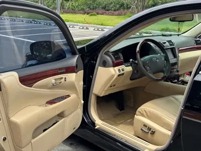 Lexus LS 2007, 290000 км, за 15891.39 USD