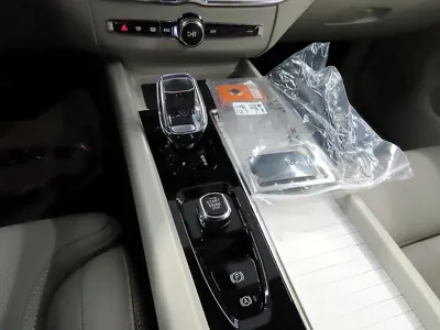 Volvo XC60 2026, 7021 км, за 49231.98 USD - фото 9