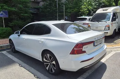 Volvo S60 2024, 18550 км, за 27172.84 USD - фото 2