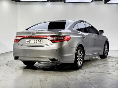 Hyundai Grandeur 2011, 107960 км, за 2925.31 USD