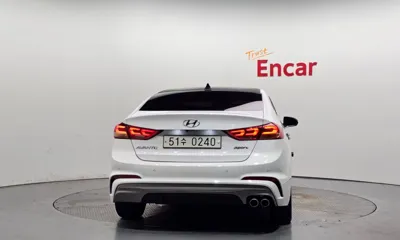 Hyundai Avante 2017, 92568 км, за 7220.69 USD