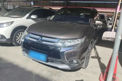 Mitsubishi Outlander · 2016 год