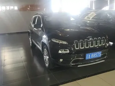 Jeep Cherokee 2016, 98000 км, за 12911.93 USD