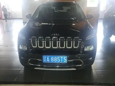Jeep Cherokee 2016, 98000 км, за 12911.93 USD