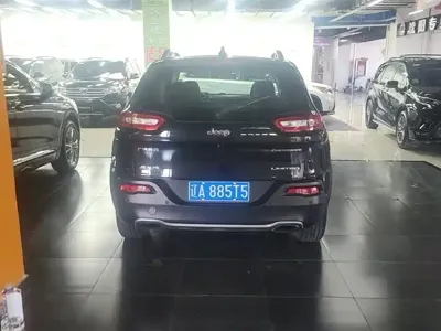 Jeep Cherokee 2016, 98000 км, за 12911.93 USD