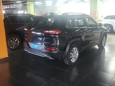 Jeep Cherokee 2016, 98000 км, за 12911.93 USD